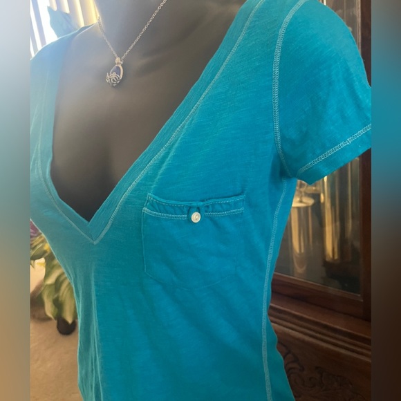 Y2k NWT Gorgeous Hollister V- Neckline short-sleeve top So Cal❣️ - Picture 3 of 16